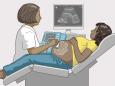 Eine Ärztin führt eine Ultraschalluntersuchung bei einer schwangeren Frau durch.