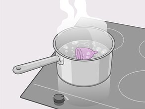 Wenn Ihre Monatsblutung beendet ist, reinigen Sie die Tasse in kochendem Wasser. Sie können für eine zusätzliche Reinigung etwas Salz oder Essig hinzugeben.